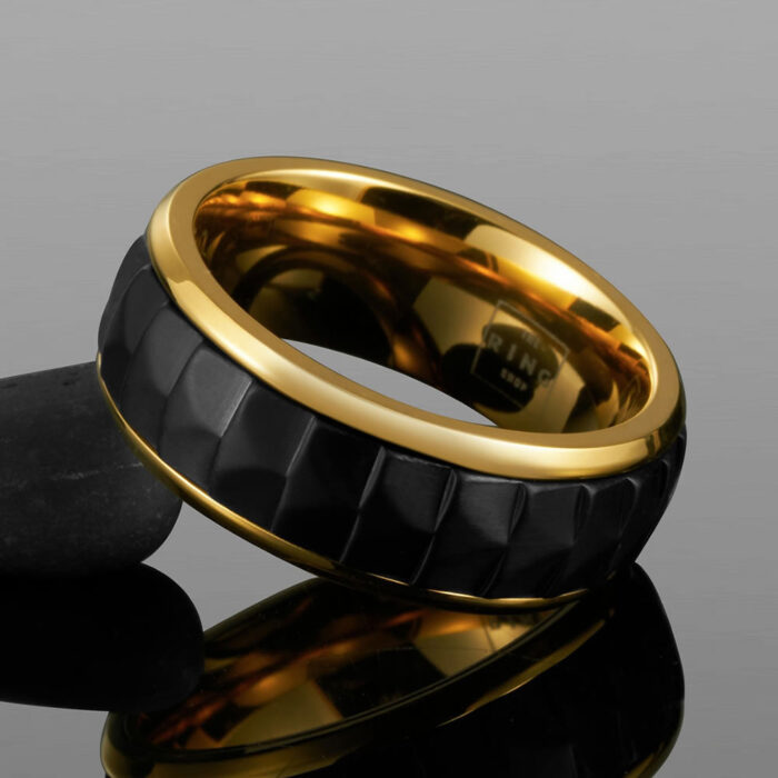 Vantage ring, view 1